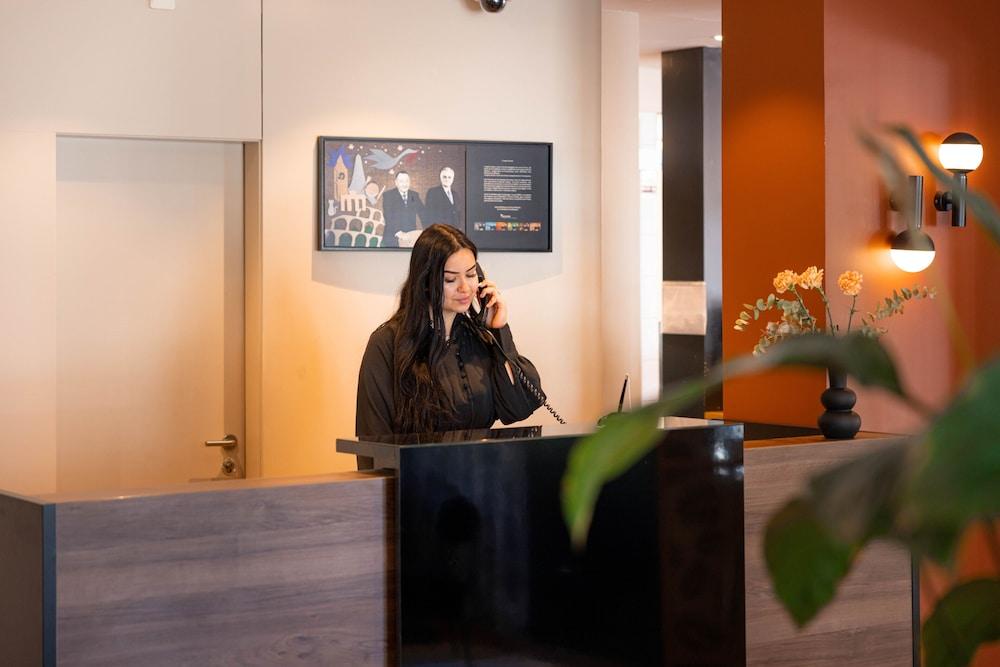 Ibis Sion Hotel Exterior photo